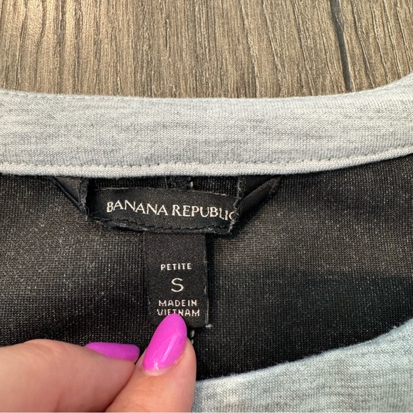 Banana Republic couture Gray Jacket with Classic pearl Design petite size small - Picture 5 of 8